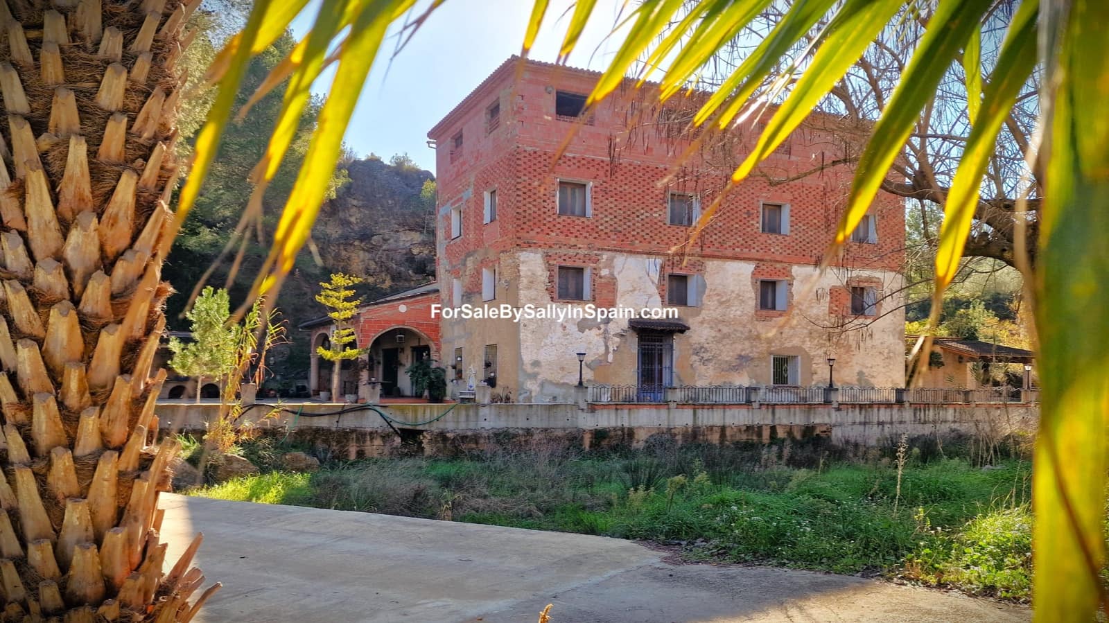 8 soverom Finca/Herregård til salgs i Rafol de Salem med garasje - € 370 000 (Ref: 8807269)