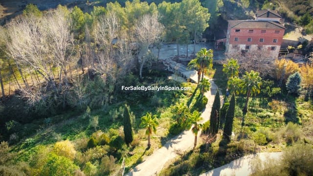 8 soveværelse Finca/Landehus til salg i Ráfol de Salem med garage - € 370.000 (Ref: 8807269)