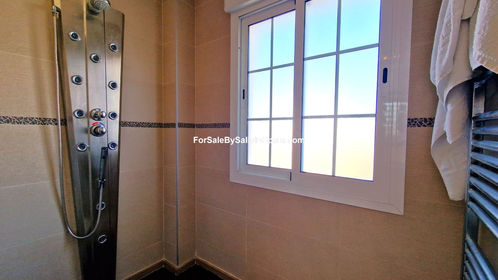 6 soveværelse Villa til salg i Daimus med swimmingpool garage - € 569.500 (Ref: 8868352)