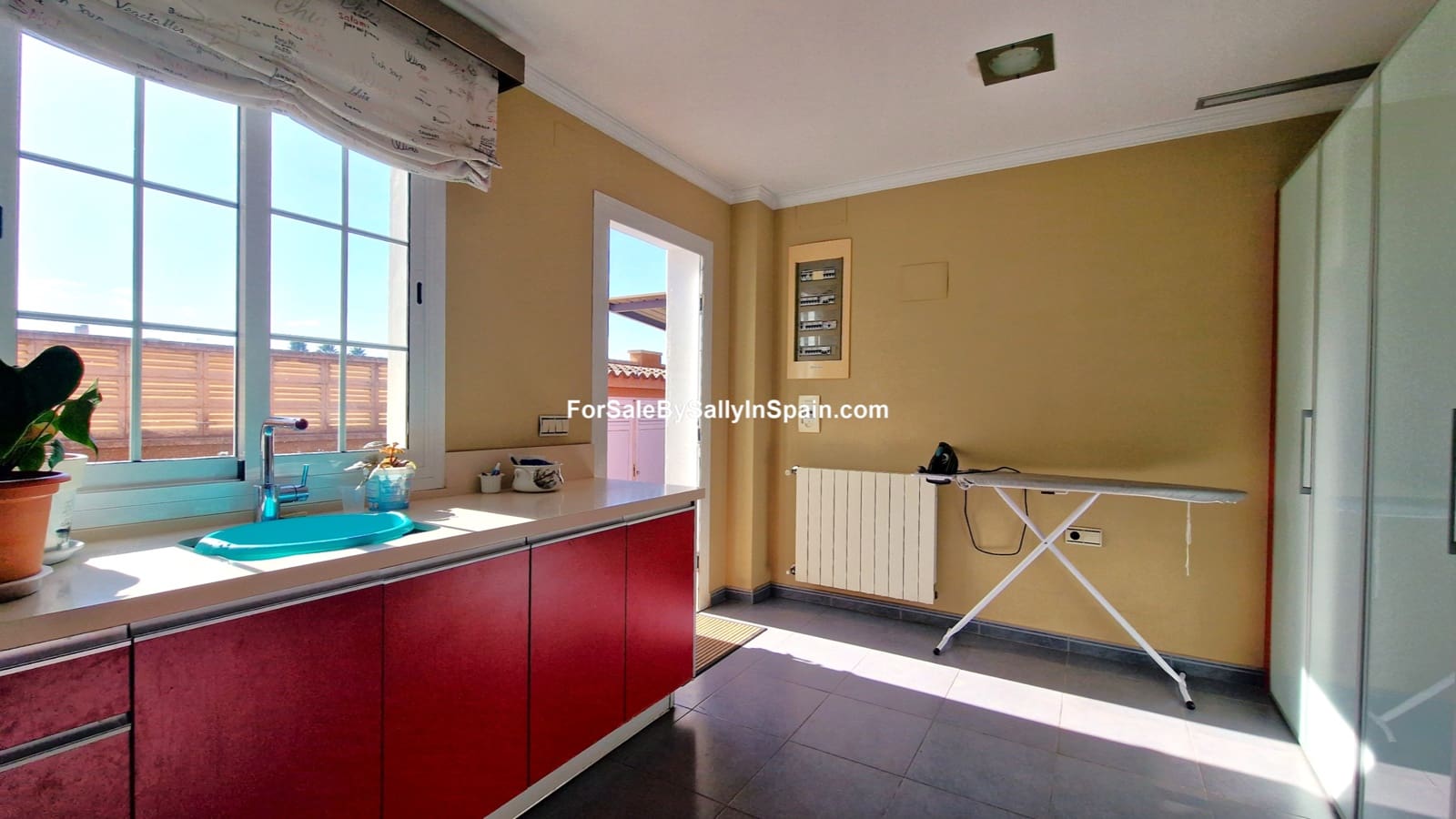 6 soveværelse Villa til salg i Daimus med swimmingpool garage - € 569.500 (Ref: 8868352)