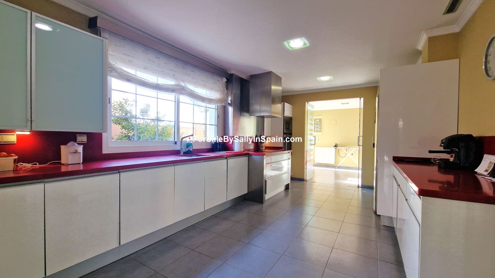 6 soveværelse Villa til salg i Daimus med swimmingpool garage - € 569.500 (Ref: 8868352)