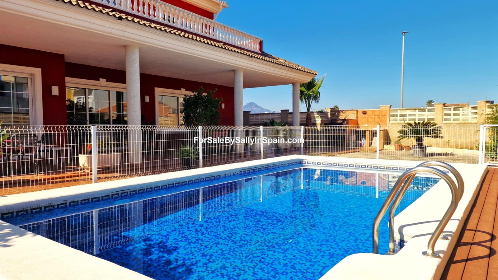 6 soveværelse Villa til salg i Daimus med swimmingpool garage - € 569.500 (Ref: 8868352)