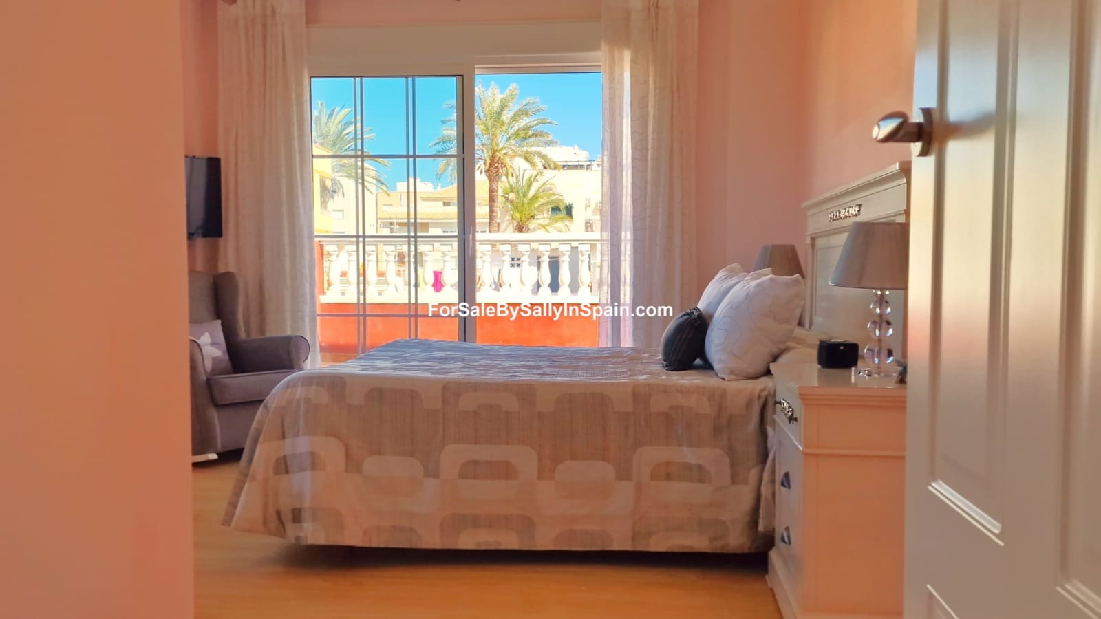 6 soveværelse Villa til salg i Daimus med swimmingpool garage - € 569.500 (Ref: 8868352)