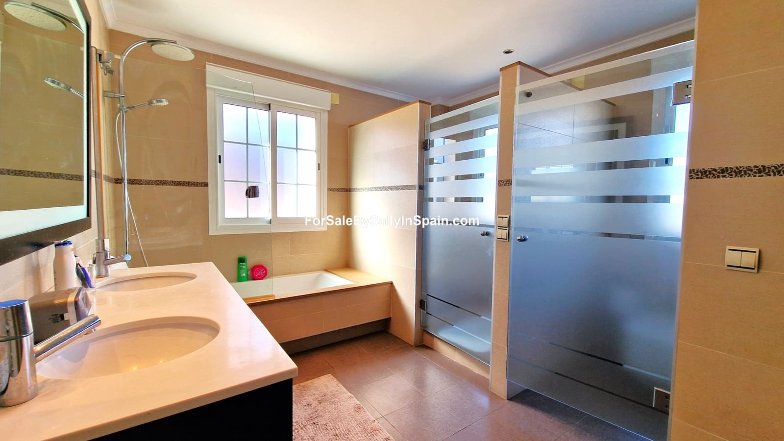 6 soveværelse Villa til salg i Daimus med swimmingpool garage - € 569.500 (Ref: 8868352)