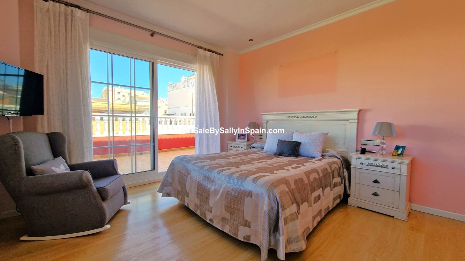 6 soveværelse Villa til salg i Daimus med swimmingpool garage - € 569.500 (Ref: 8868352)