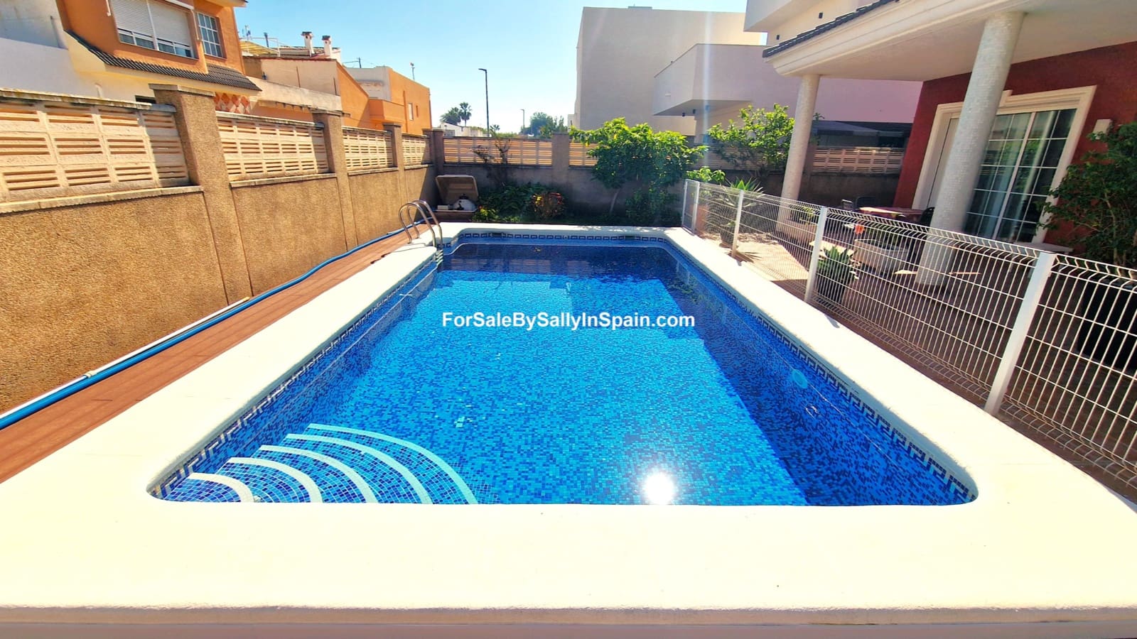 6 soveværelse Villa til salg i Daimus med swimmingpool garage - € 569.500 (Ref: 8868352)