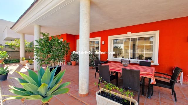 Chalet de 6 habitaciones en Daimús en venta con piscina garaje - 569.500 € (Ref: 8868352)