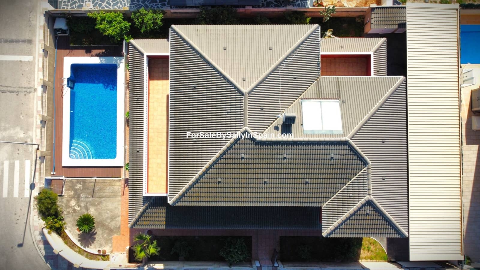 6 soveværelse Villa til salg i Daimus med swimmingpool garage - € 569.500 (Ref: 8868352)