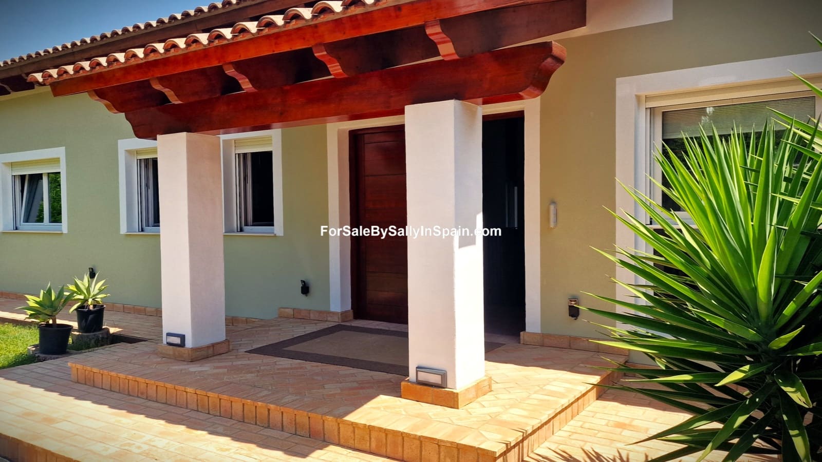 3 soveværelse Villa til salg i Alzira med swimmingpool garage - € 699.000 (Ref: 9131894)