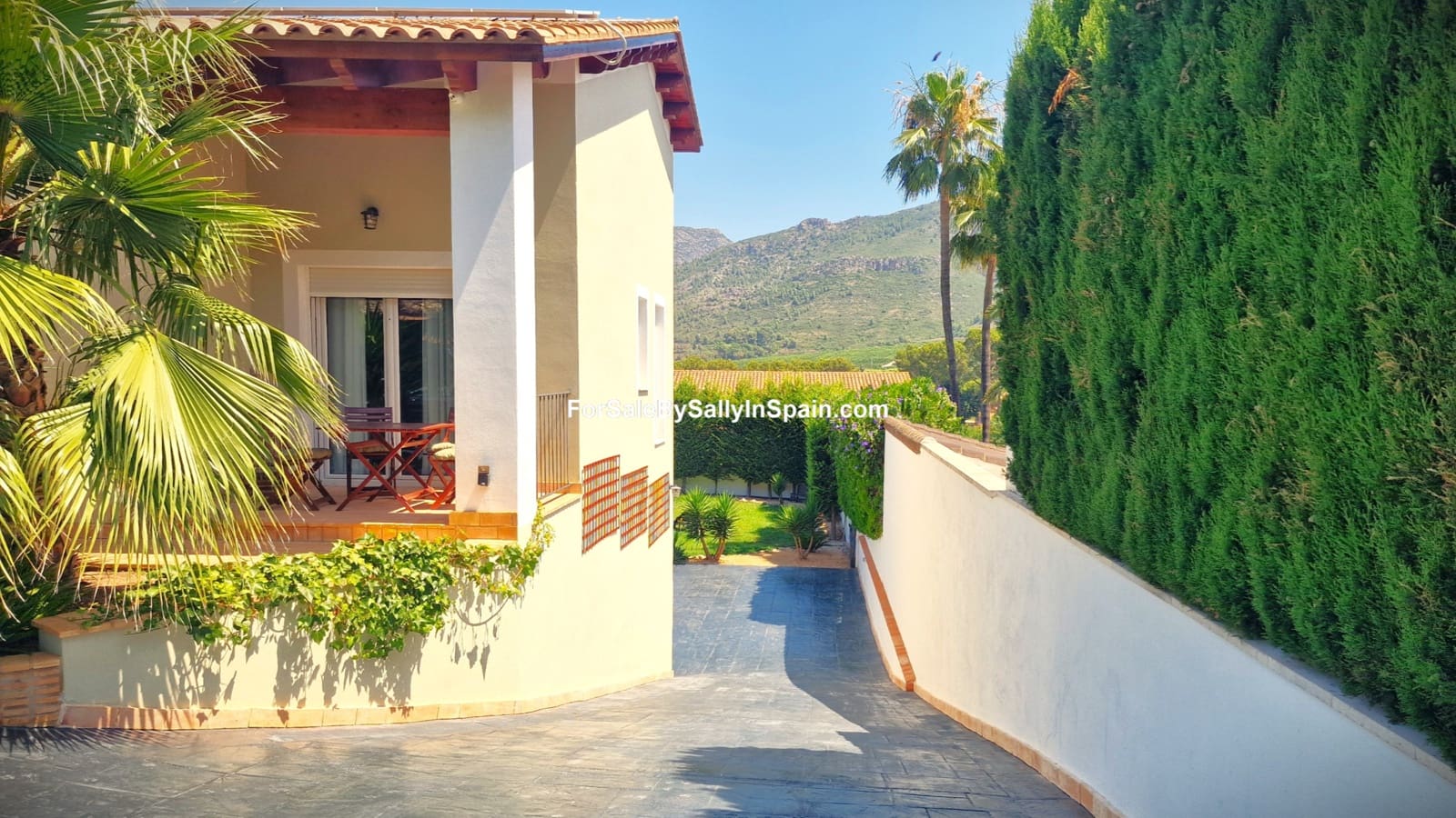 3 soveværelse Villa til salg i Alzira med swimmingpool garage - € 699.000 (Ref: 9131894)