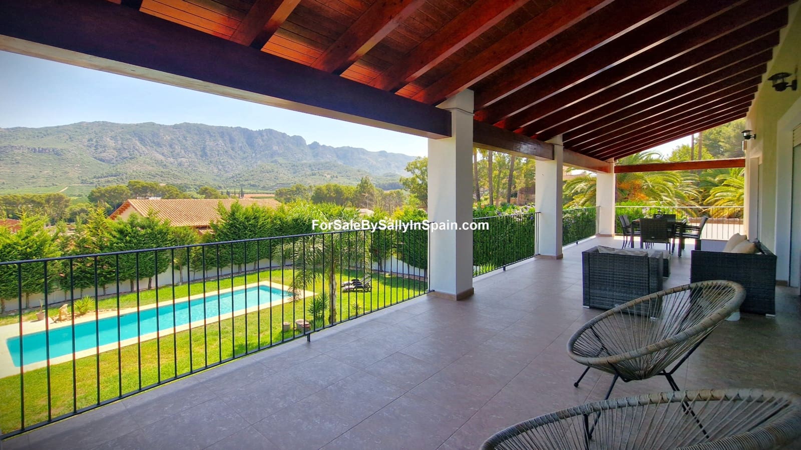 3 soveværelse Villa til salg i Alzira med swimmingpool garage - € 699.000 (Ref: 9131894)