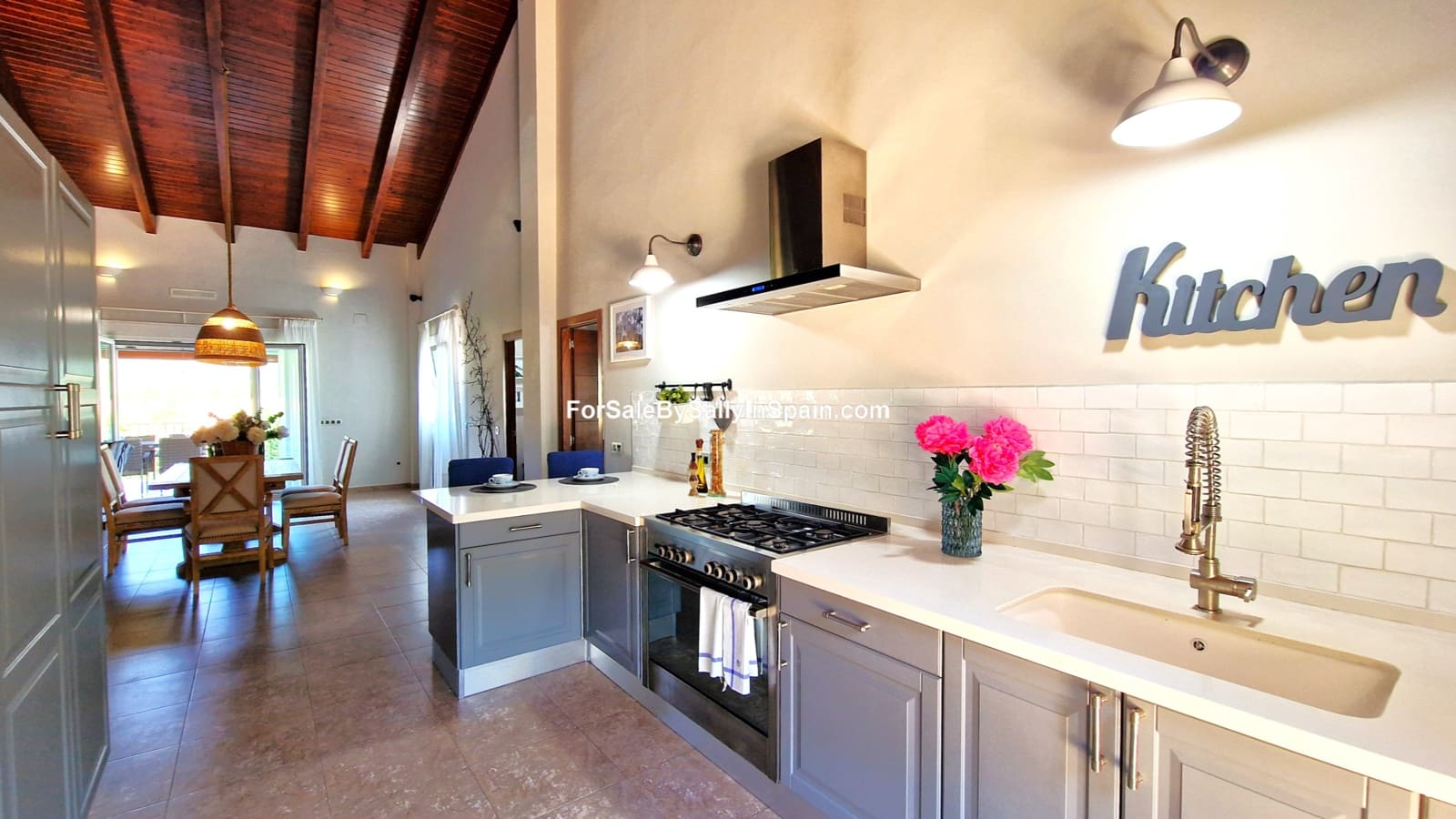 3 soveværelse Villa til salg i Alzira med swimmingpool garage - € 699.000 (Ref: 9131894)