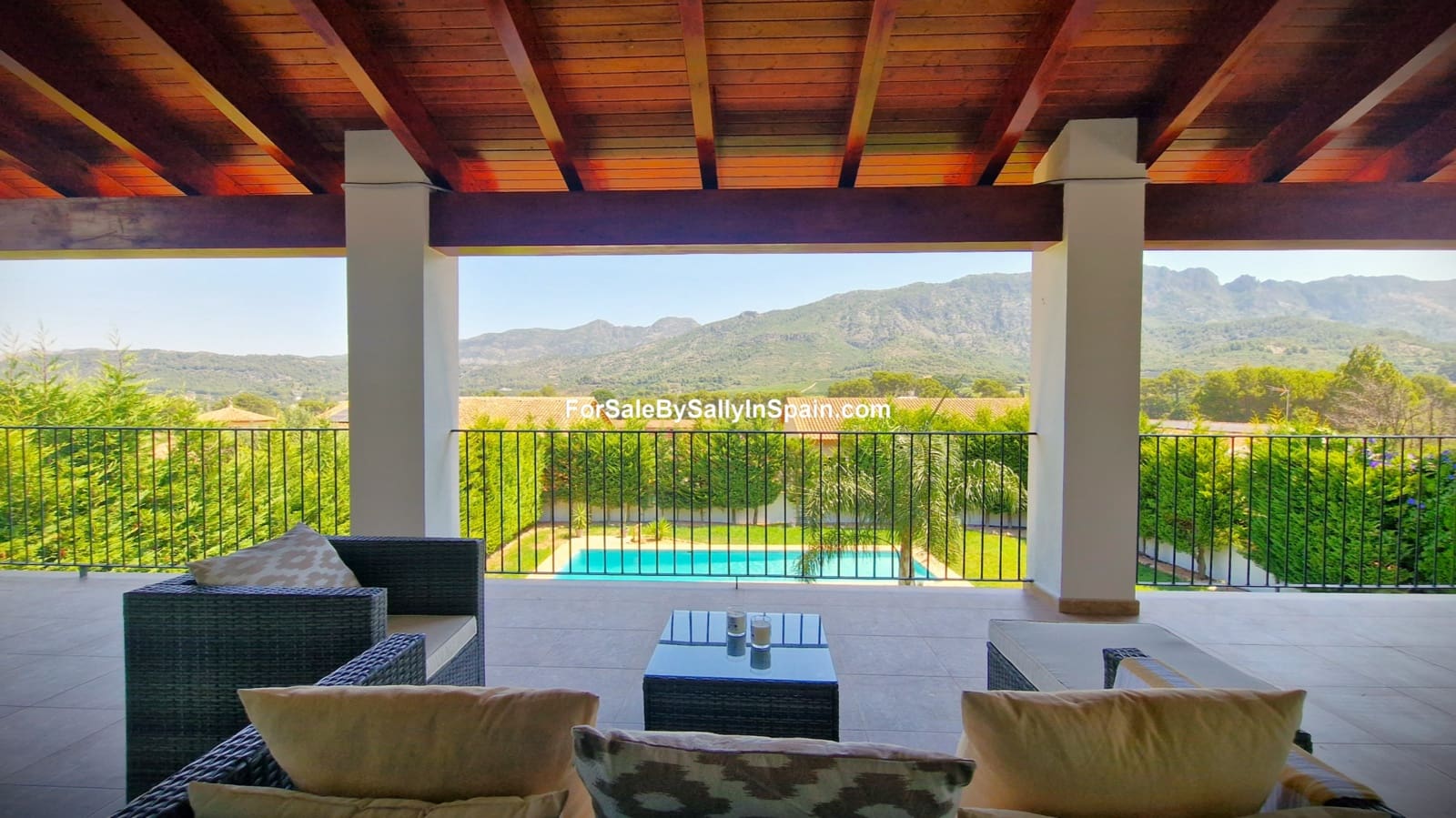 3 soveværelse Villa til salg i Alzira med swimmingpool garage - € 699.000 (Ref: 9131894)