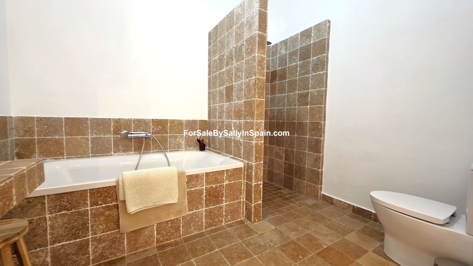 3 soveværelse Villa til salg i Alzira med swimmingpool garage - € 699.000 (Ref: 9131894)