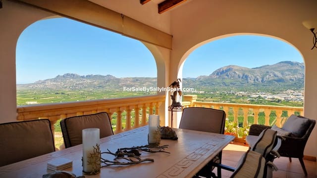 5 sovrum Villa till salu i Pego med pool garage - 699 000 € (Ref: 9216838)