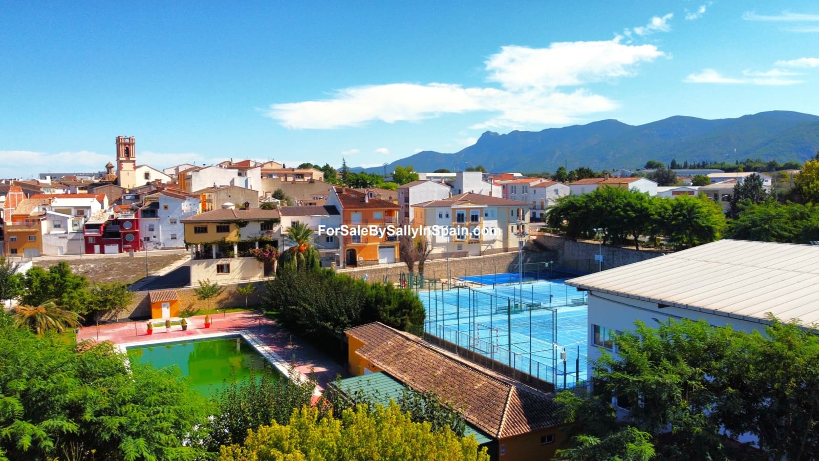 Chalet de 9 habitaciones en Palomar en venta - 270.000 € (Ref: 9357696)