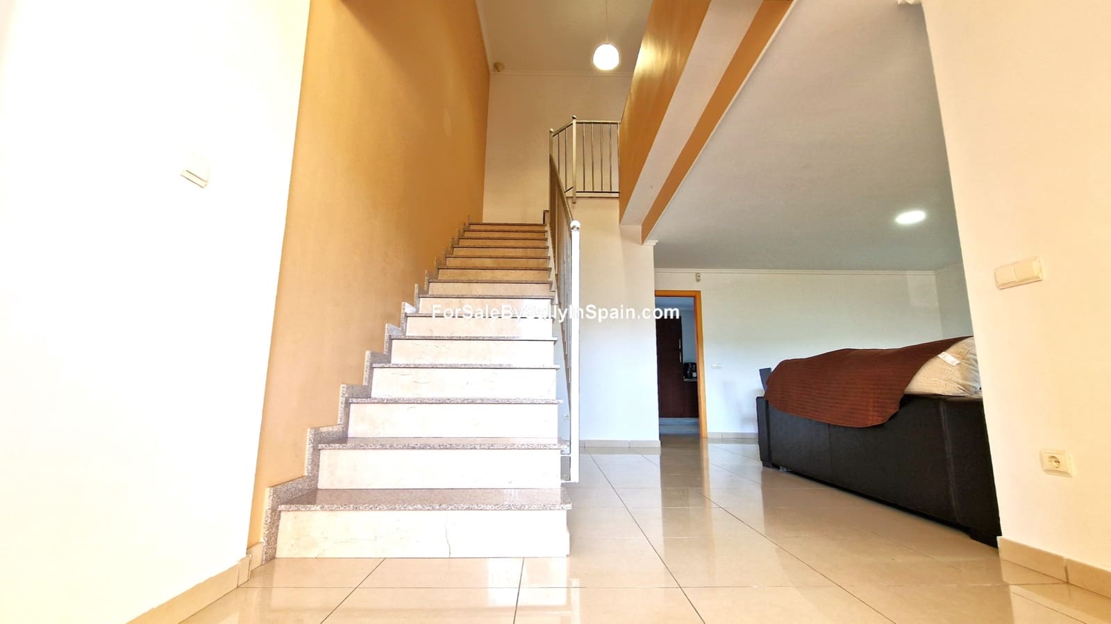 6 bedroom Townhouse for sale in Castellonet de la Conquesta with garage - € 215,000 (Ref: 9394379)
