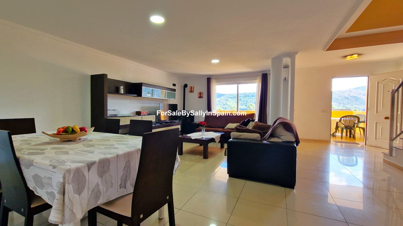 6 bedroom Townhouse for sale in Castellonet de la Conquesta with garage - € 215,000 (Ref: 9394379)