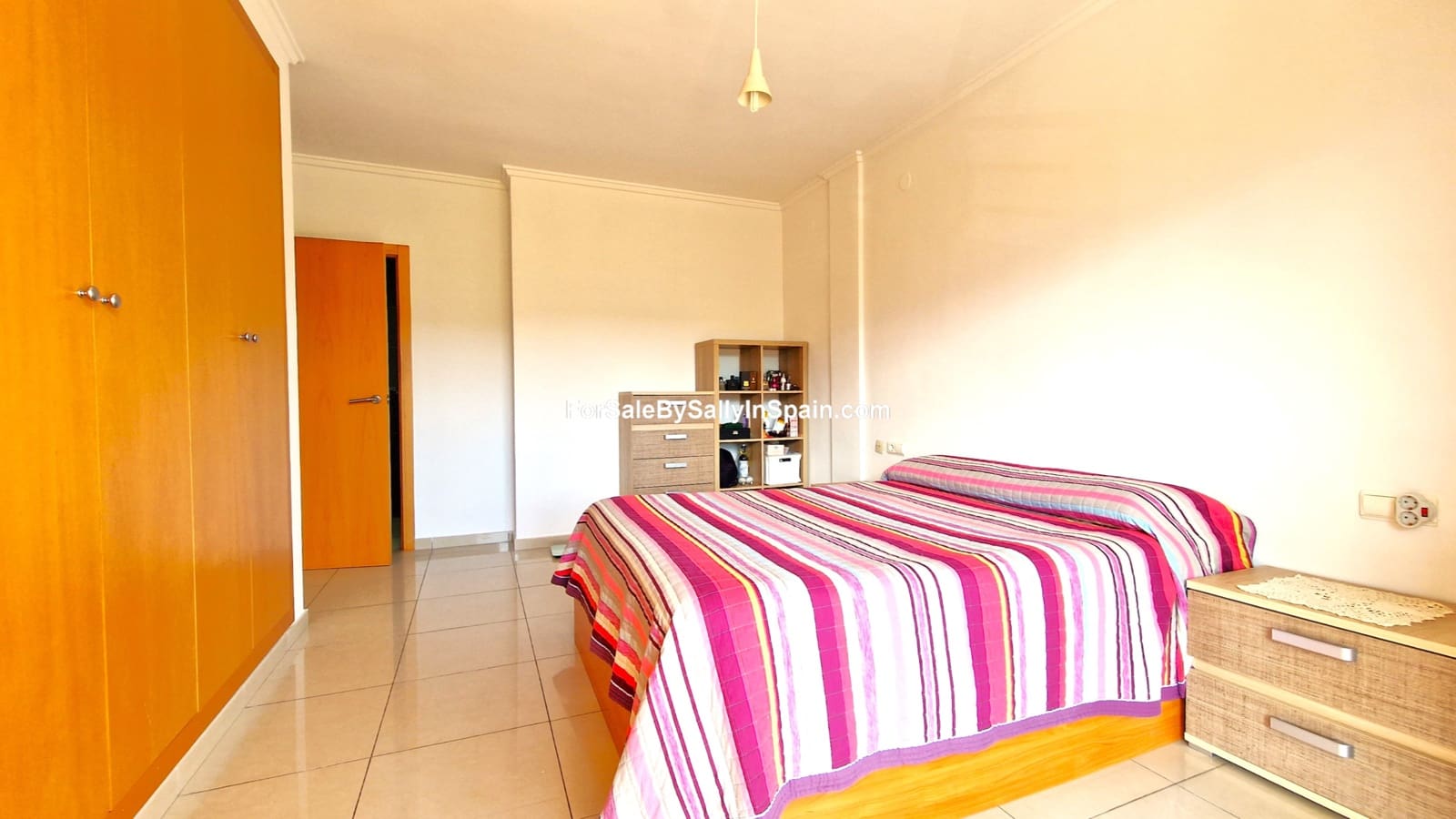 6 bedroom Townhouse for sale in Castellonet de la Conquesta with garage - € 215,000 (Ref: 9394379)