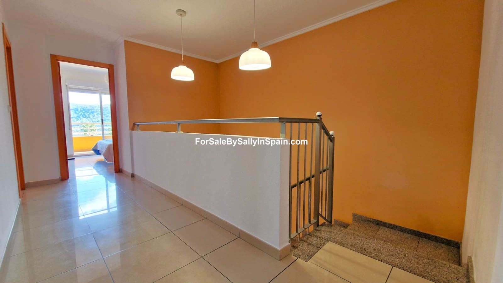 6 bedroom Townhouse for sale in Castellonet de la Conquesta with garage - € 215,000 (Ref: 9394379)