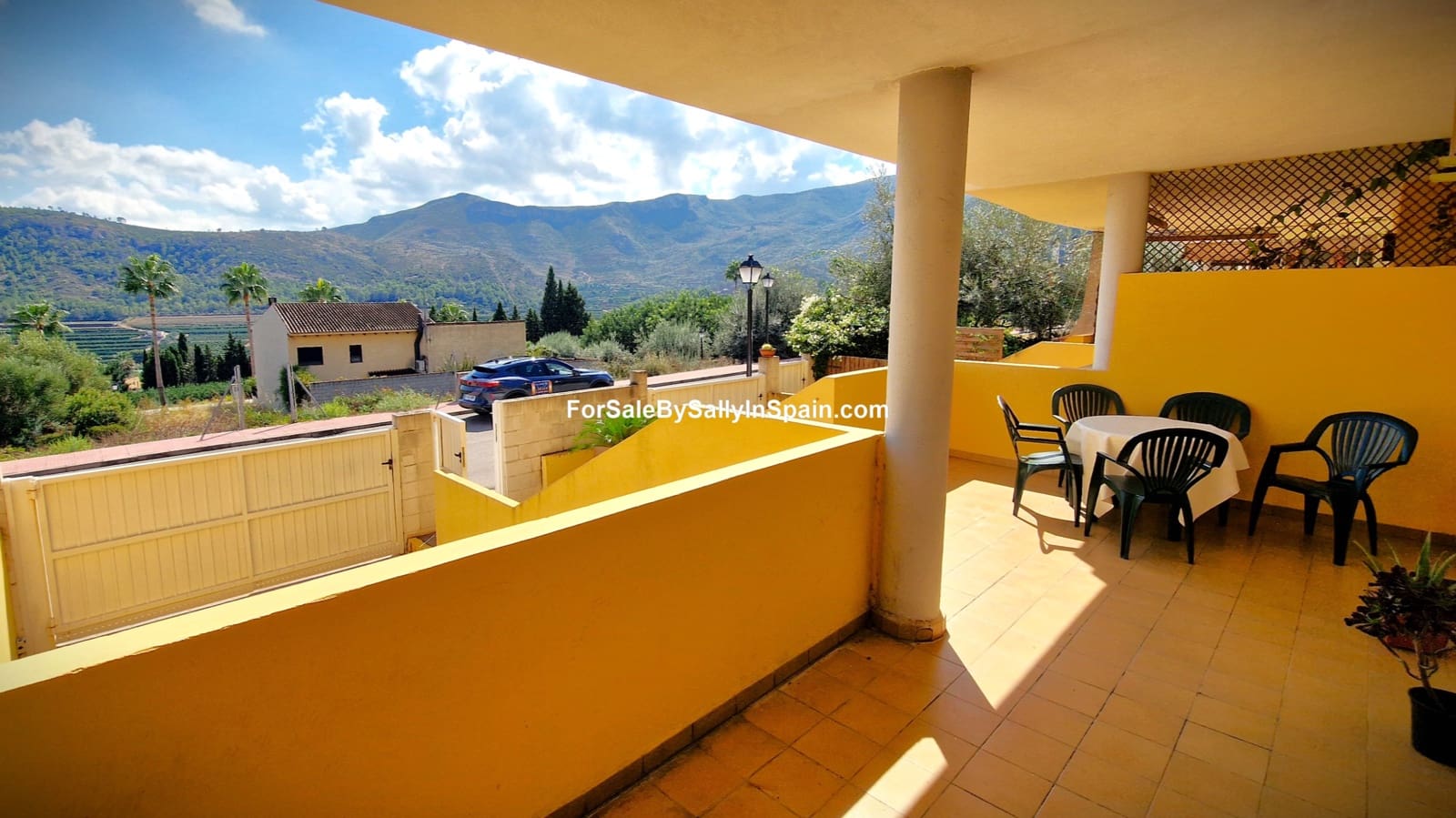 6 bedroom Townhouse for sale in Castellonet de la Conquesta with garage - € 215,000 (Ref: 9394379)