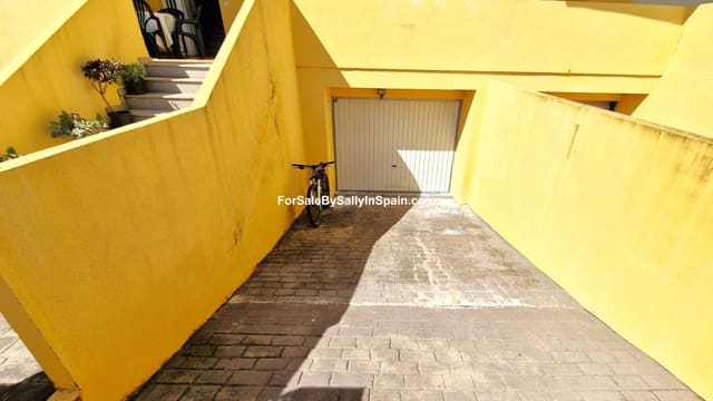 6 bedroom Townhouse for sale in Castellonet de la Conquesta with garage - € 215,000 (Ref: 9394379)
