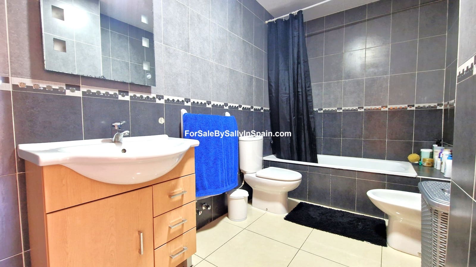 6 bedroom Townhouse for sale in Castellonet de la Conquesta with garage - € 215,000 (Ref: 9394379)