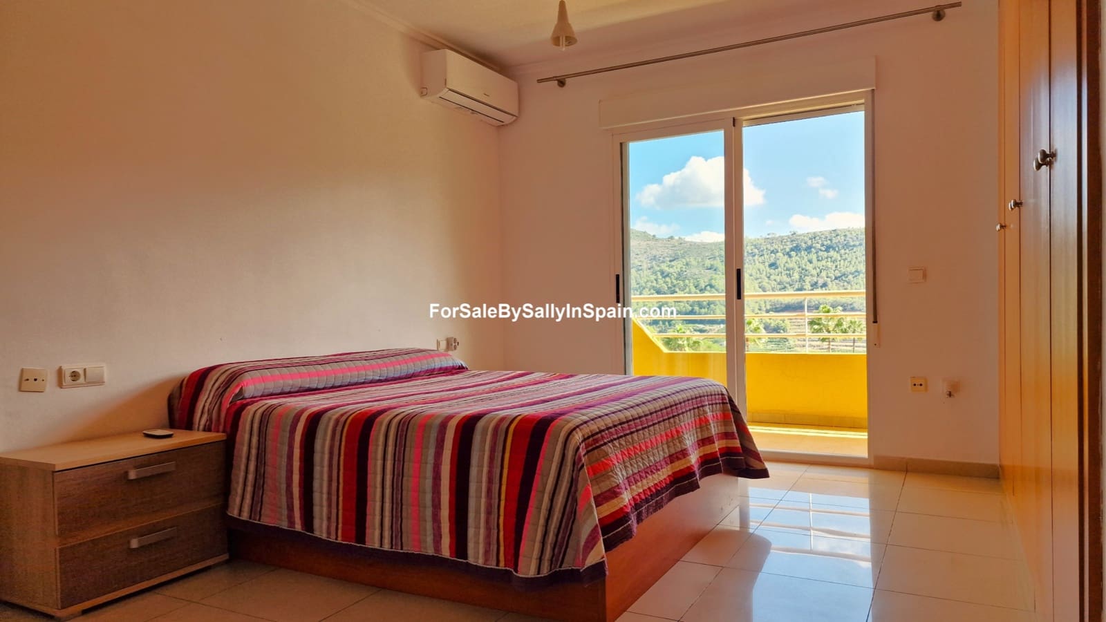 6 bedroom Townhouse for sale in Castellonet de la Conquesta with garage - € 215,000 (Ref: 9394379)