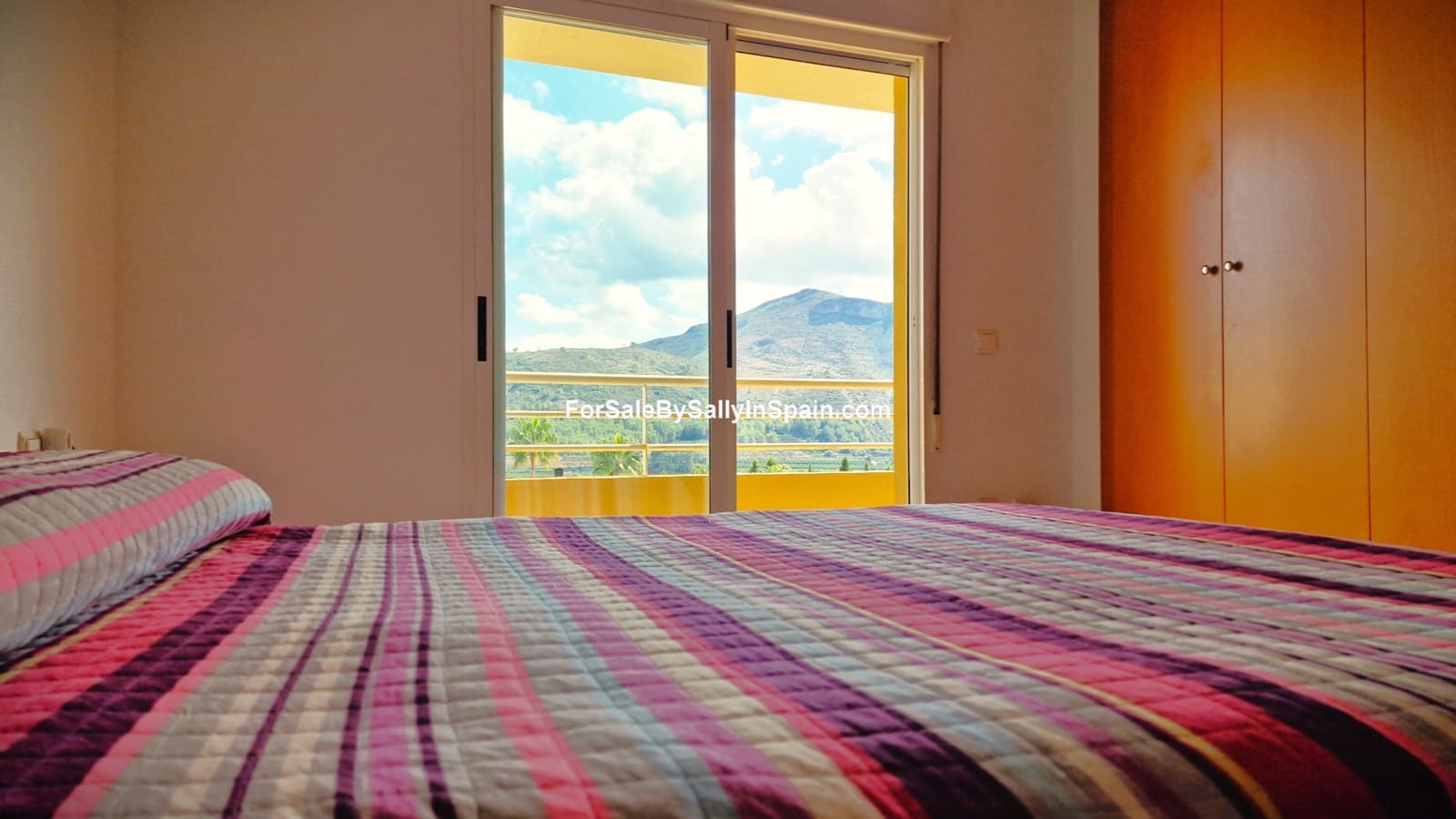 6 bedroom Townhouse for sale in Castellonet de la Conquesta with garage - € 215,000 (Ref: 9394379)