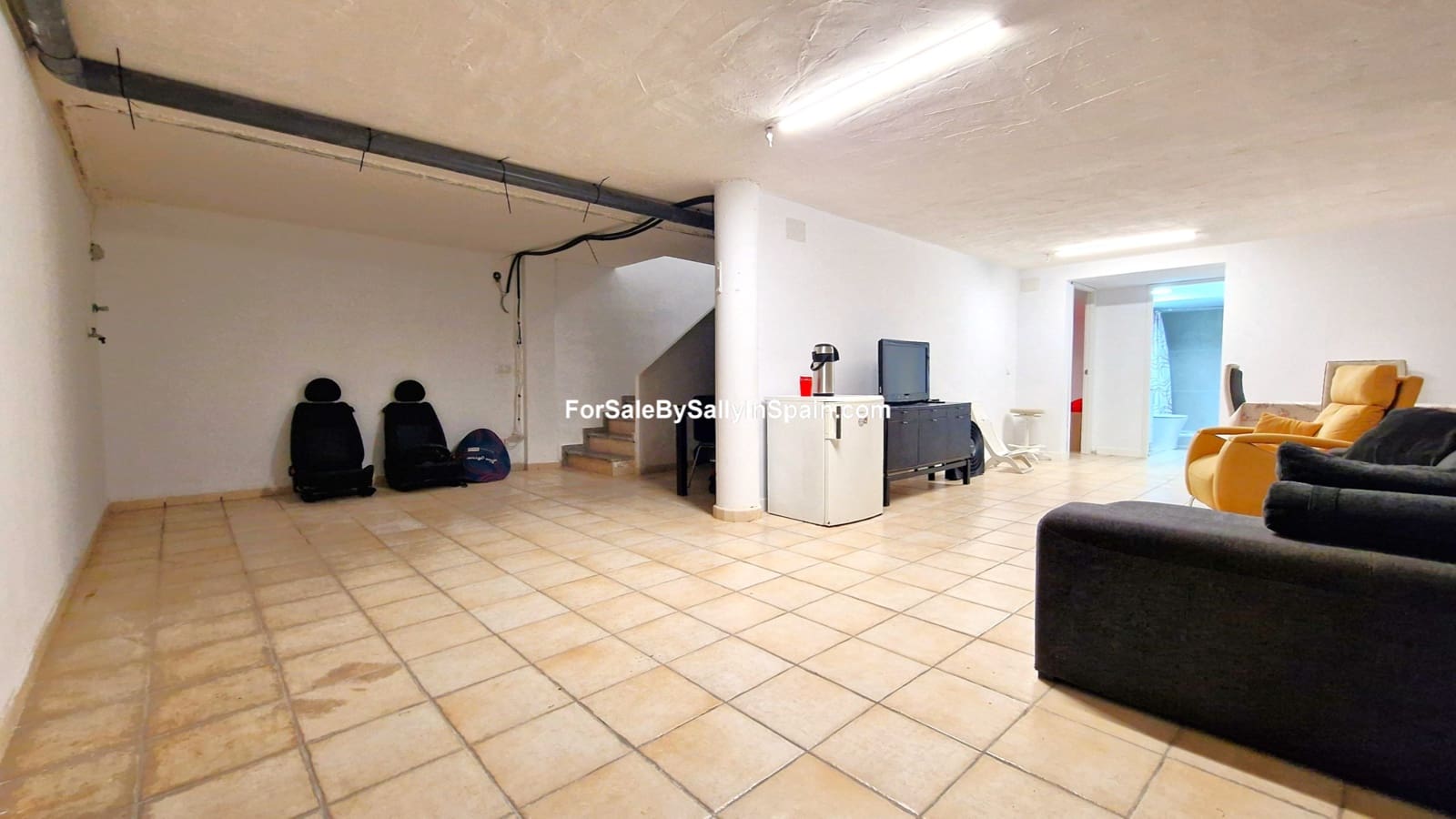 6 bedroom Townhouse for sale in Castellonet de la Conquesta with garage - € 215,000 (Ref: 9394379)