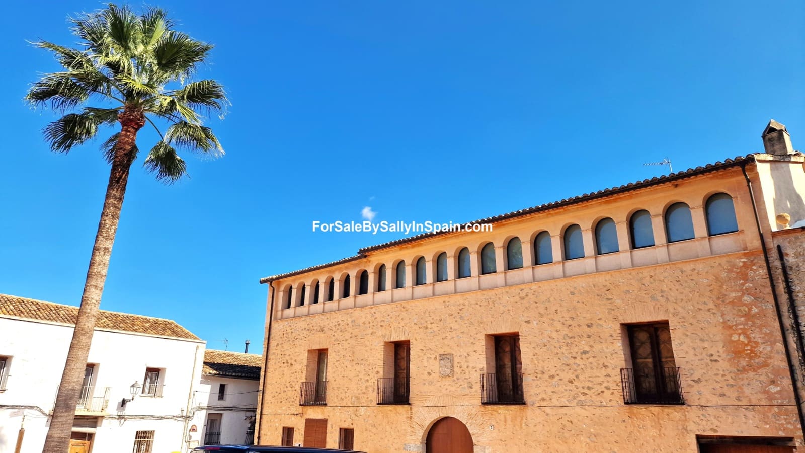 6 bedroom Townhouse for sale in Castellonet de la Conquesta with garage - € 215,000 (Ref: 9394379)