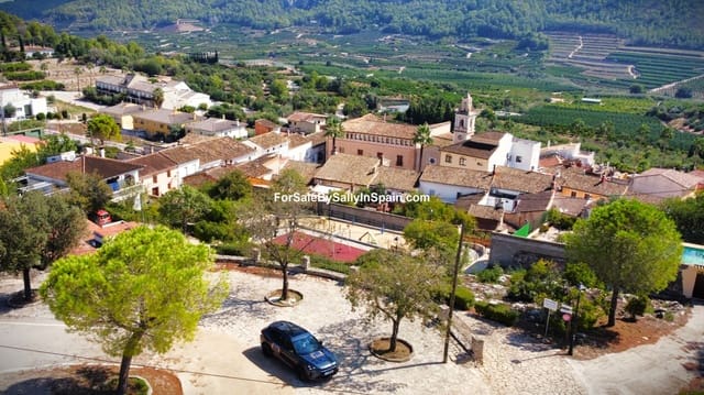 6 bedroom Townhouse for sale in Castellonet de la Conquesta with garage - € 215,000 (Ref: 9394379)