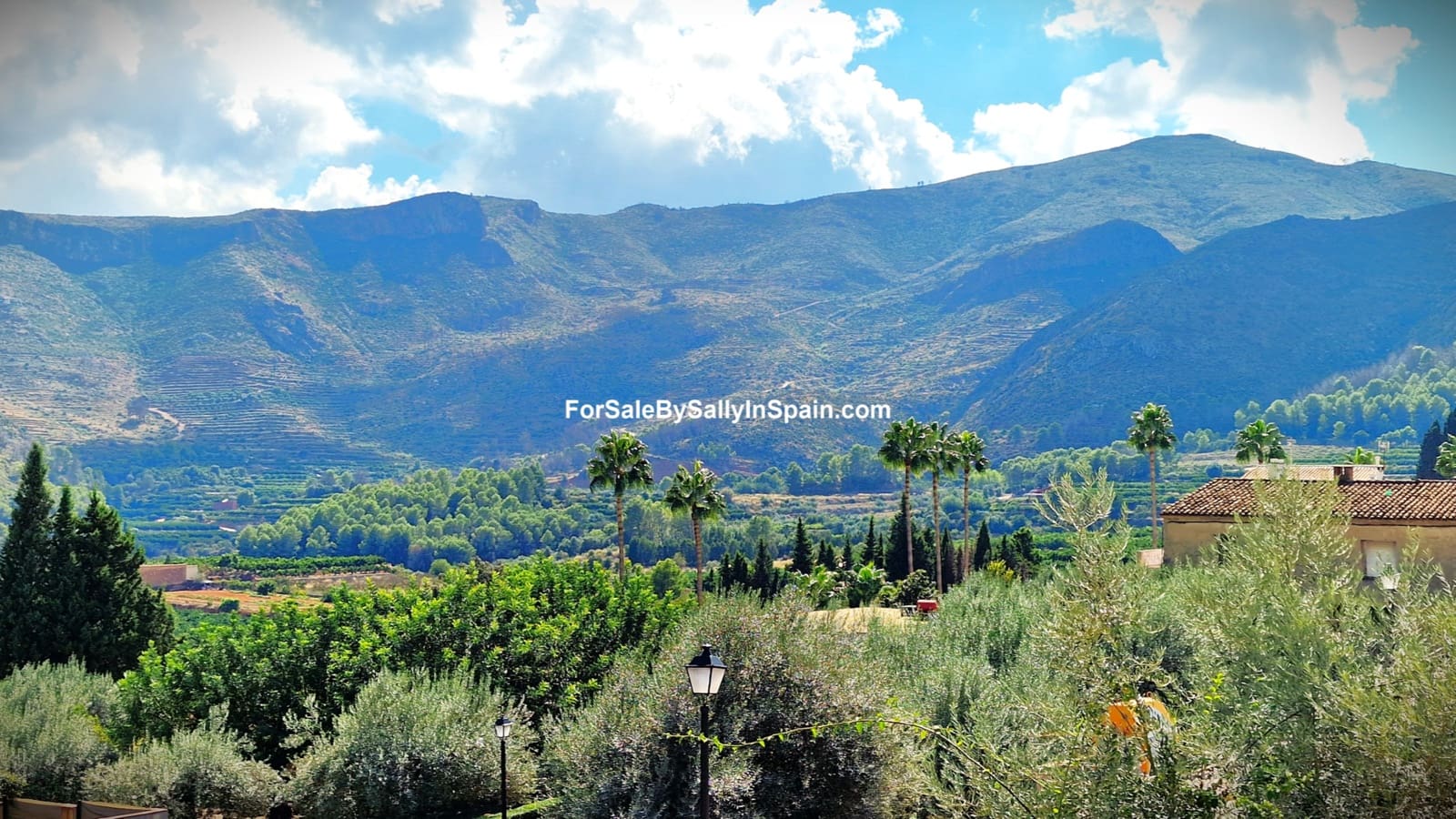 6 bedroom Townhouse for sale in Castellonet de la Conquesta with garage - € 215,000 (Ref: 9394379)