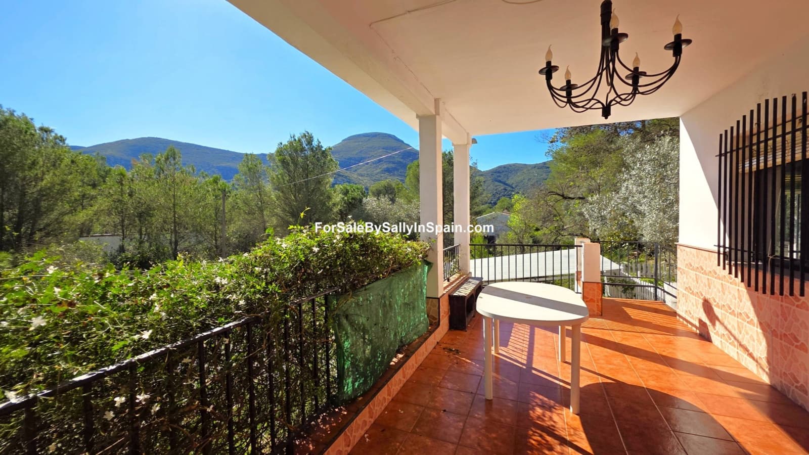 4 Zimmer Villa zu verkaufen in Simat de la Valldigna mit Garage - 149.000 € (Ref: 9395262)