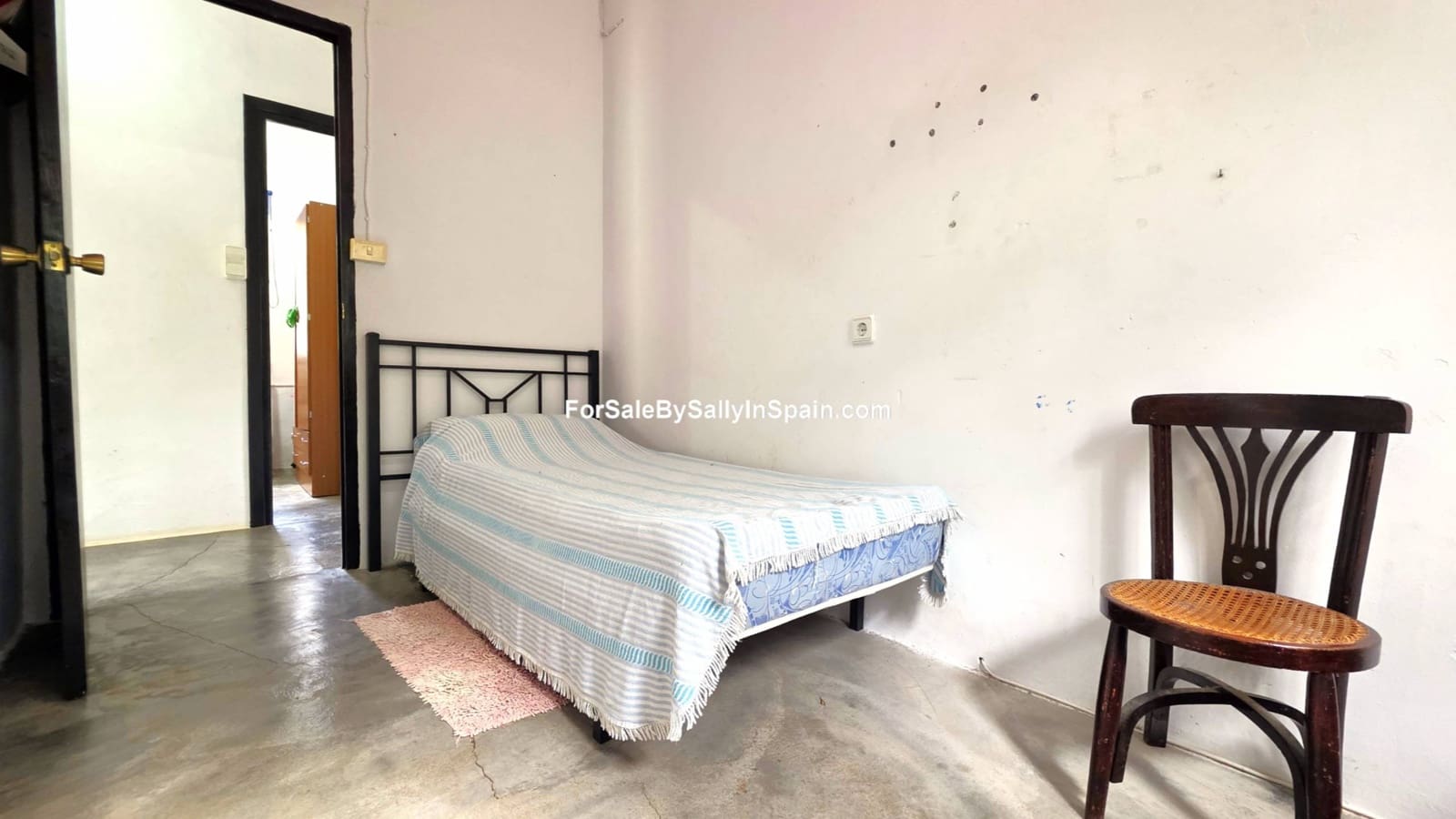 4 Zimmer Villa zu verkaufen in Simat de la Valldigna mit Garage - 149.000 € (Ref: 9395262)