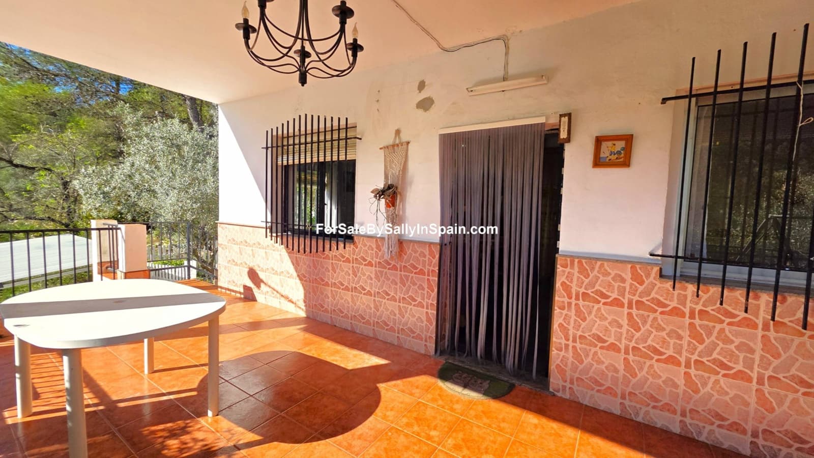 4 Zimmer Villa zu verkaufen in Simat de la Valldigna mit Garage - 149.000 € (Ref: 9395262)