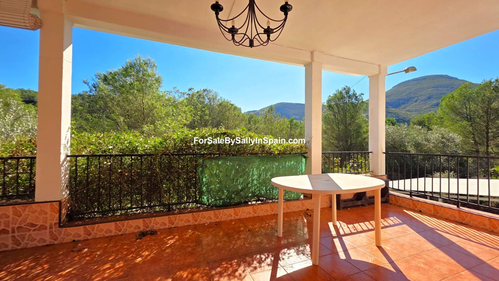 4 Zimmer Villa zu verkaufen in Simat de la Valldigna mit Garage - 149.000 € (Ref: 9395262)