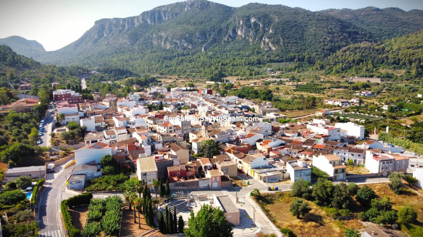 4 Zimmer Villa zu verkaufen in Simat de la Valldigna mit Garage - 149.000 € (Ref: 9395262)