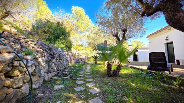 Chalet de 4 habitaciones en Simat de la Valldigna en venta con garaje - 149.000 € (Ref: 9395262)