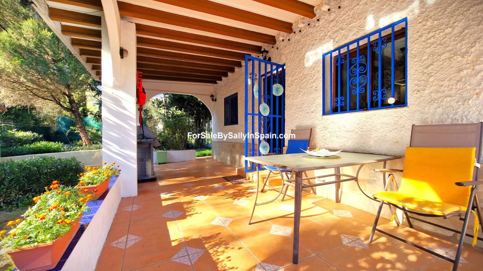 4 bedroom Villa for sale in Villalonga with pool - € 240,000 (Ref: 9396803)