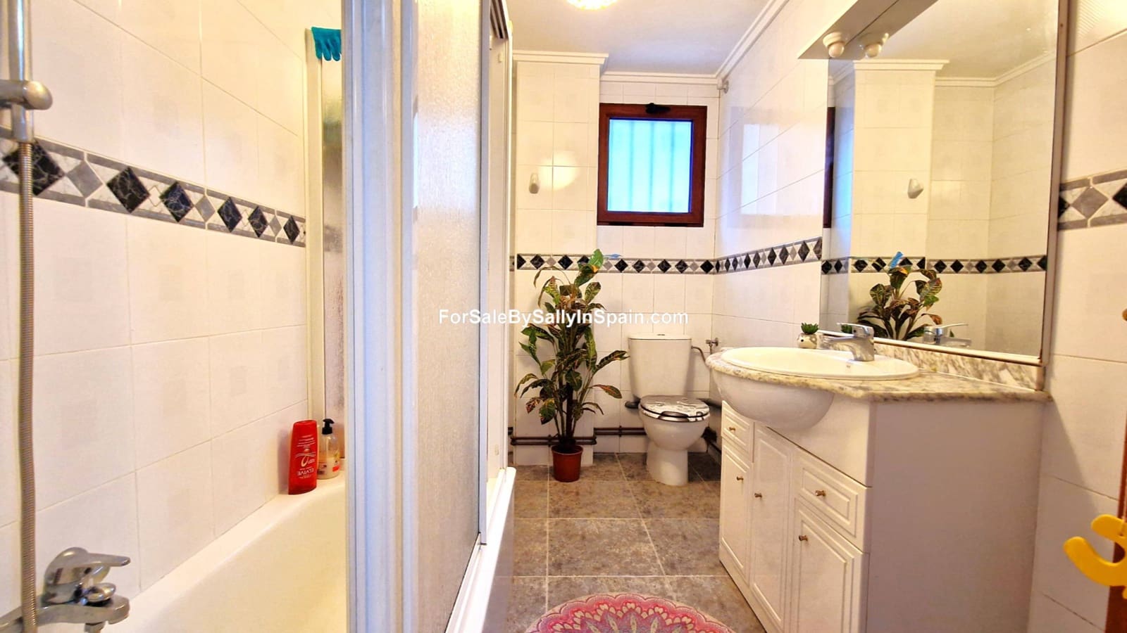 4 bedroom Villa for sale in Villalonga with pool - € 240,000 (Ref: 9396803)