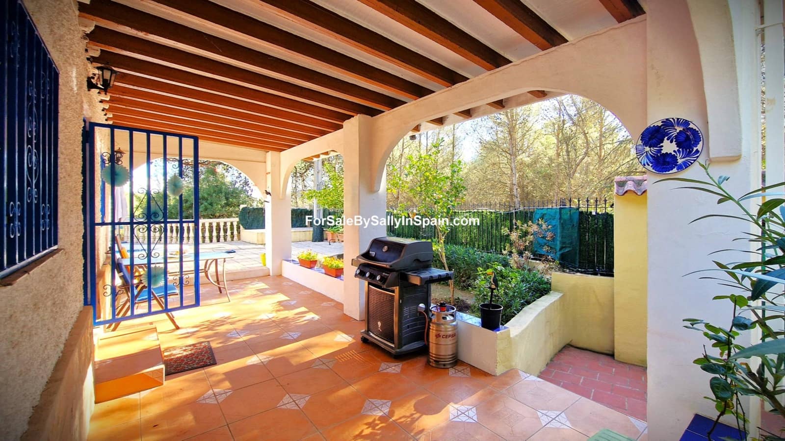 4 bedroom Villa for sale in Villalonga with pool - € 240,000 (Ref: 9396803)