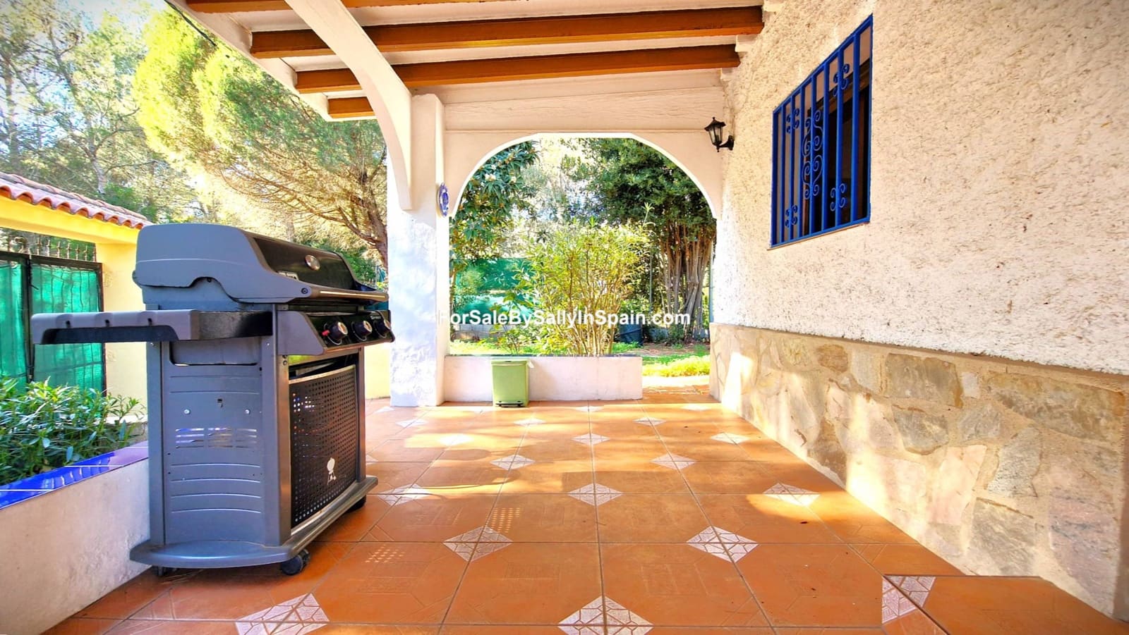 4 bedroom Villa for sale in Villalonga with pool - € 240,000 (Ref: 9396803)