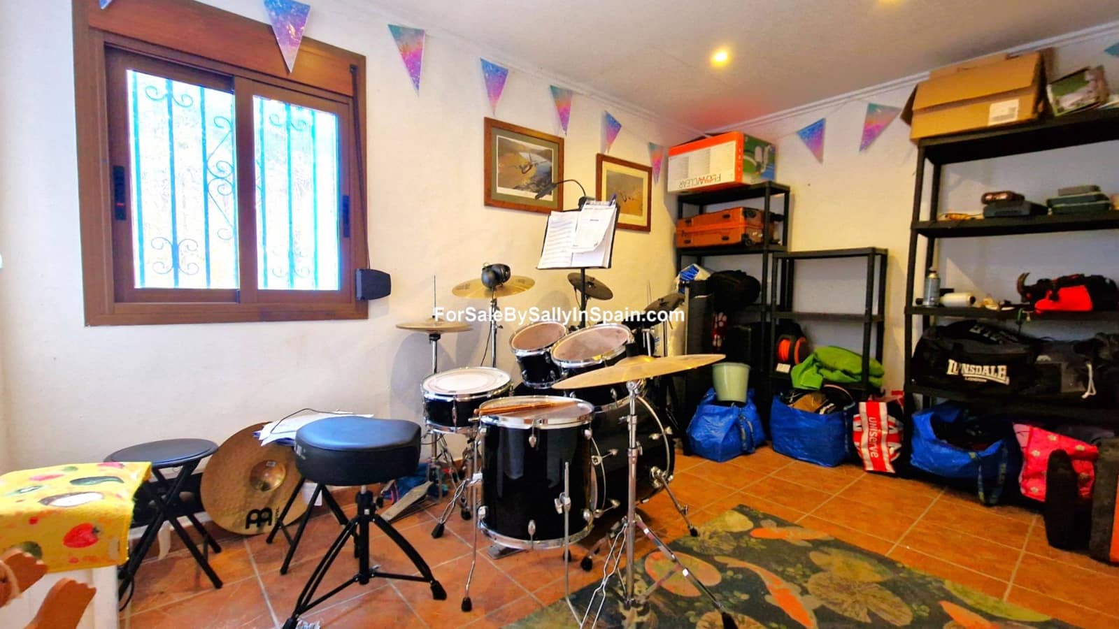 4 bedroom Villa for sale in Villalonga with pool - € 240,000 (Ref: 9396803)