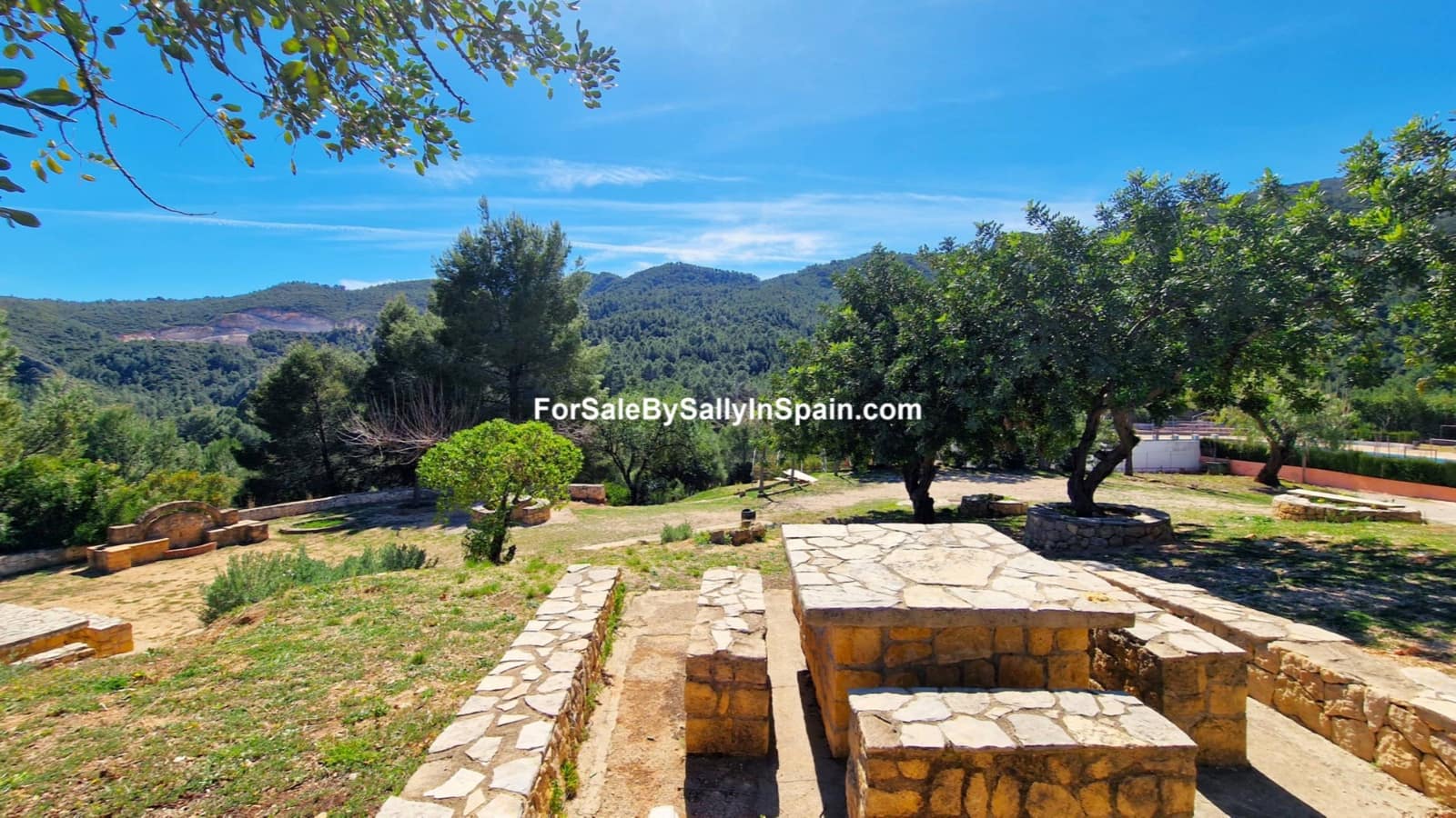 4 bedroom Villa for sale in Villalonga with pool - € 240,000 (Ref: 9396803)