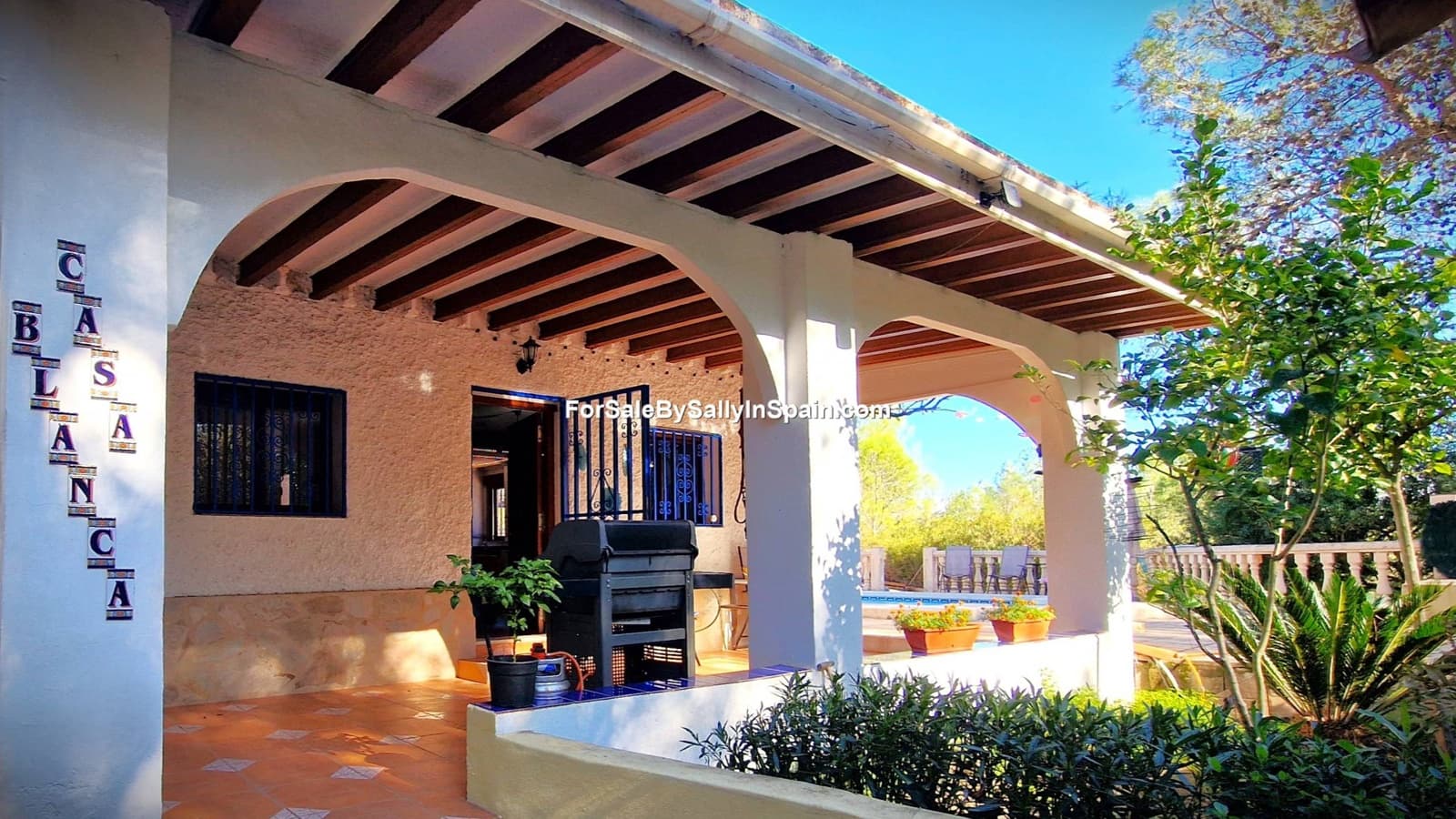 4 bedroom Villa for sale in Villalonga with pool - € 240,000 (Ref: 9396803)