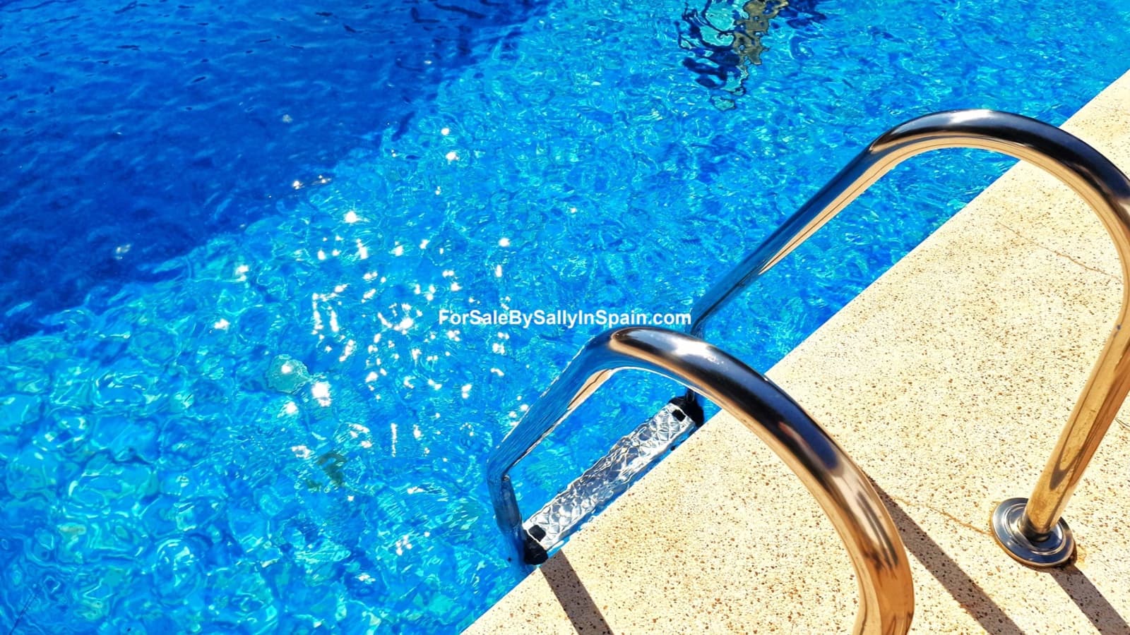 4 bedroom Villa for sale in Villalonga with pool - € 240,000 (Ref: 9396803)