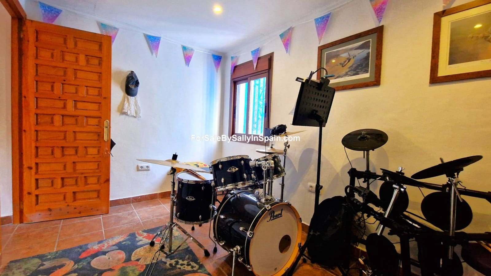 4 bedroom Villa for sale in Villalonga with pool - € 240,000 (Ref: 9396803)