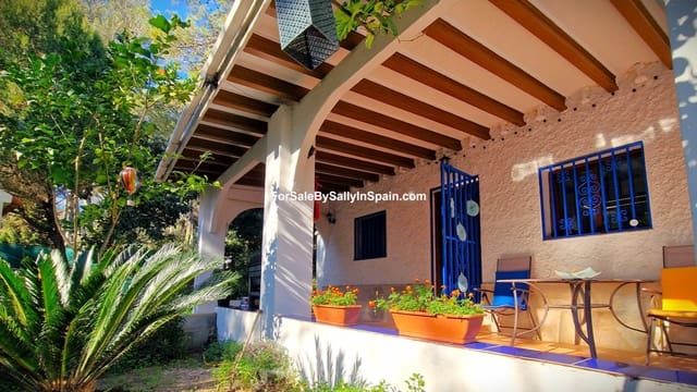 4 bedroom Villa for sale in Villalonga with pool - € 240,000 (Ref: 9396803)