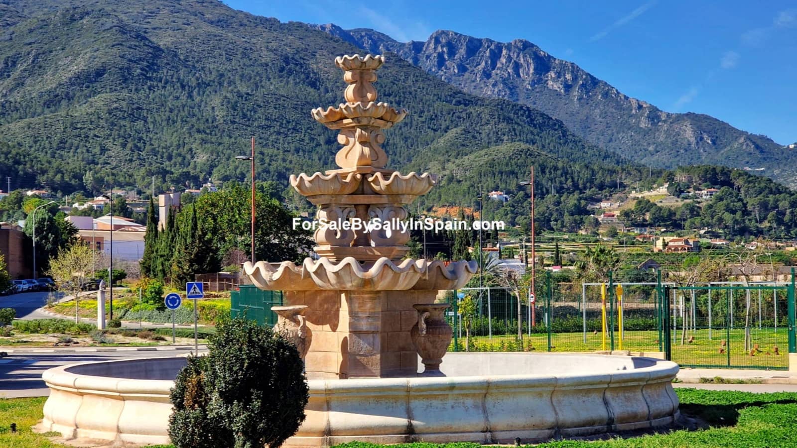 4 bedroom Villa for sale in Villalonga with pool - € 240,000 (Ref: 9396803)